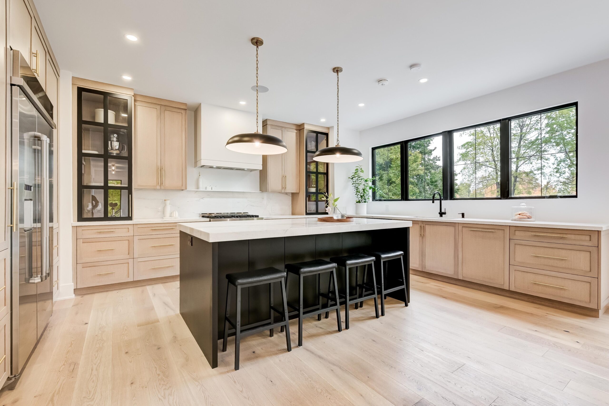 Explore,Stunning,Photos,Of,A,Renovated,Luxury,Kitchen,And,Dining